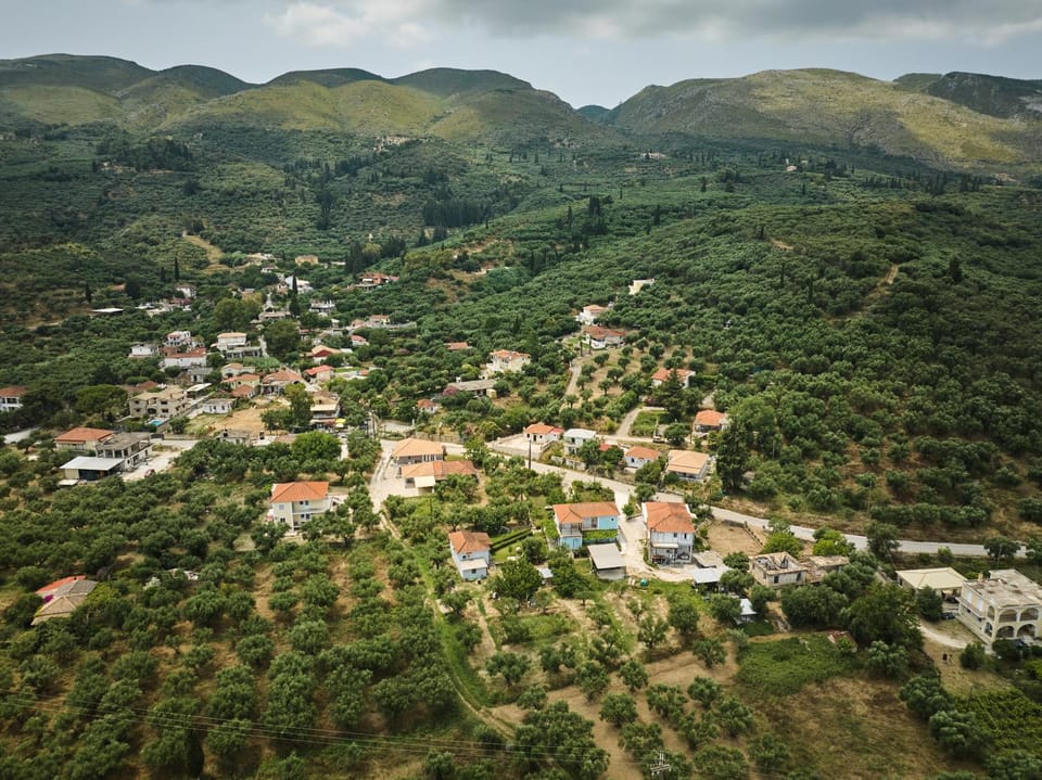 Property building, Nearby landmark, Day, Neighbourhood, Natural landscape, Bird's eye view, City view, Mountain view, Street view