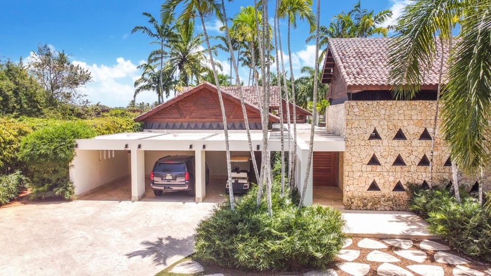 Property building, Garden, Garden view, Parking