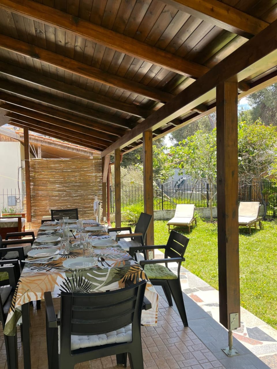 Patio, Garden, Seating area, Dining area, Garden view