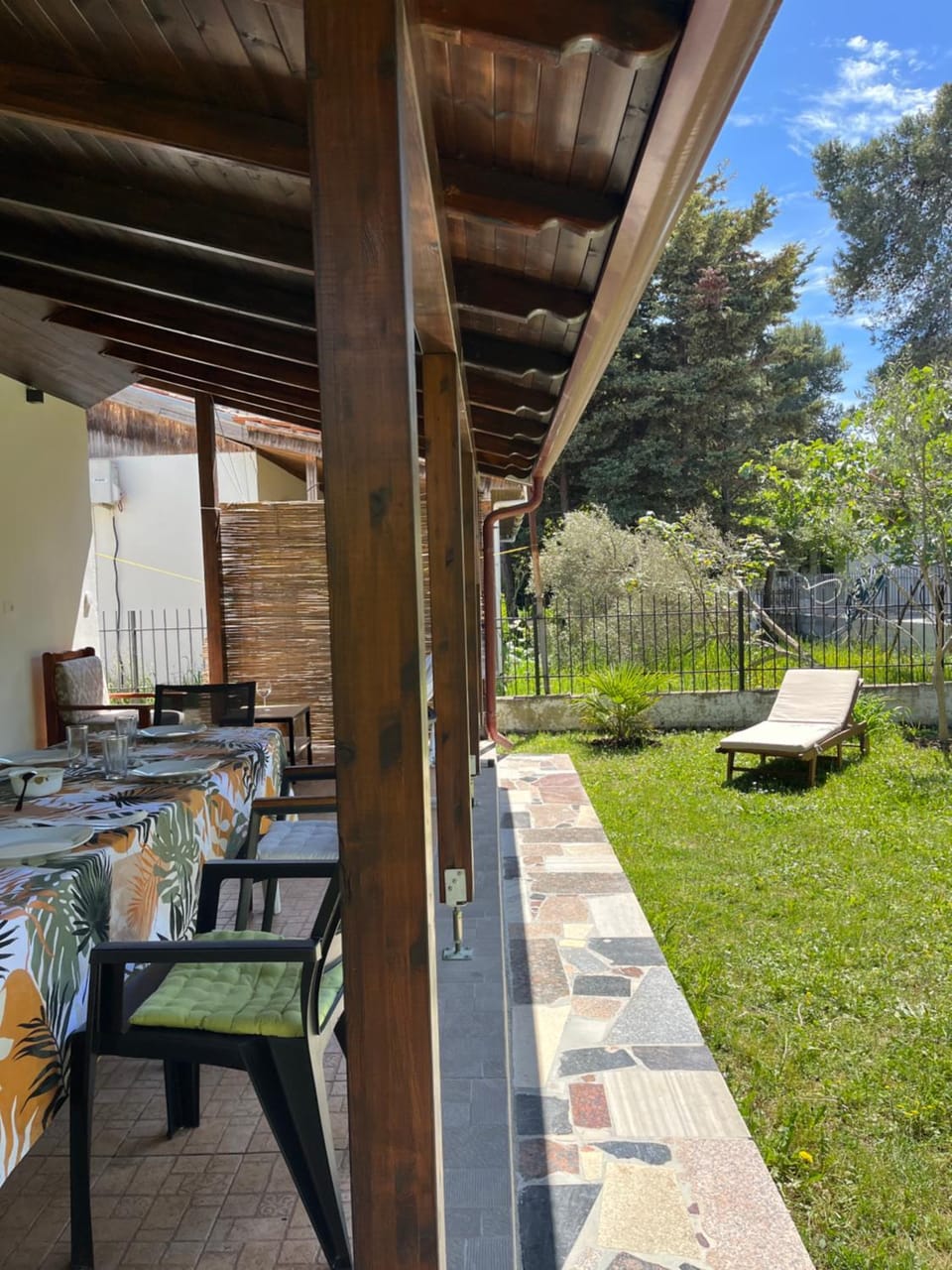 Patio, Garden, Seating area, Dining area, Garden view, sunbed