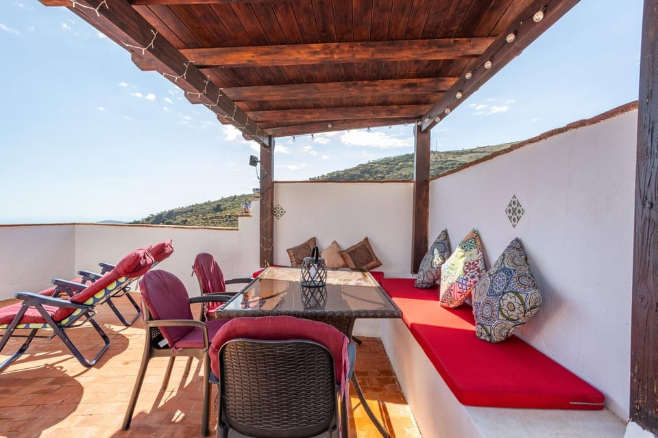 Property building, Balcony/Terrace, Living room
