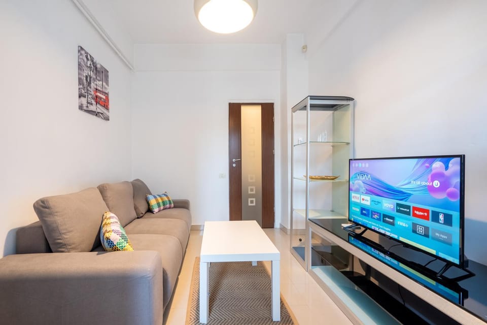 TV and multimedia, Living room, Seating area, Evening entertainment