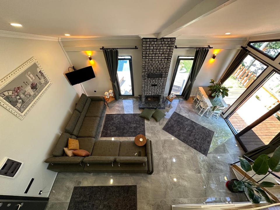 Communal lounge/ TV room, TV and multimedia, Living room, Seating area