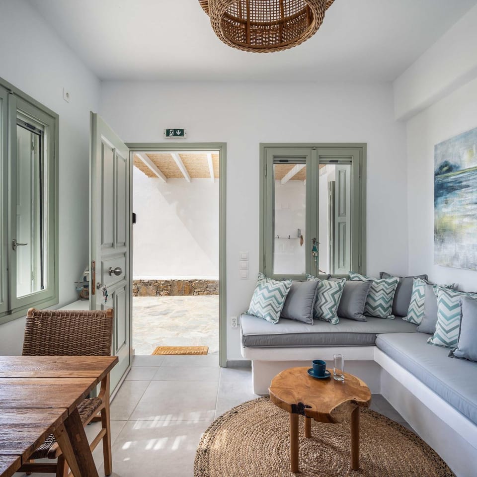Living room, Photo of the whole room, Seating area