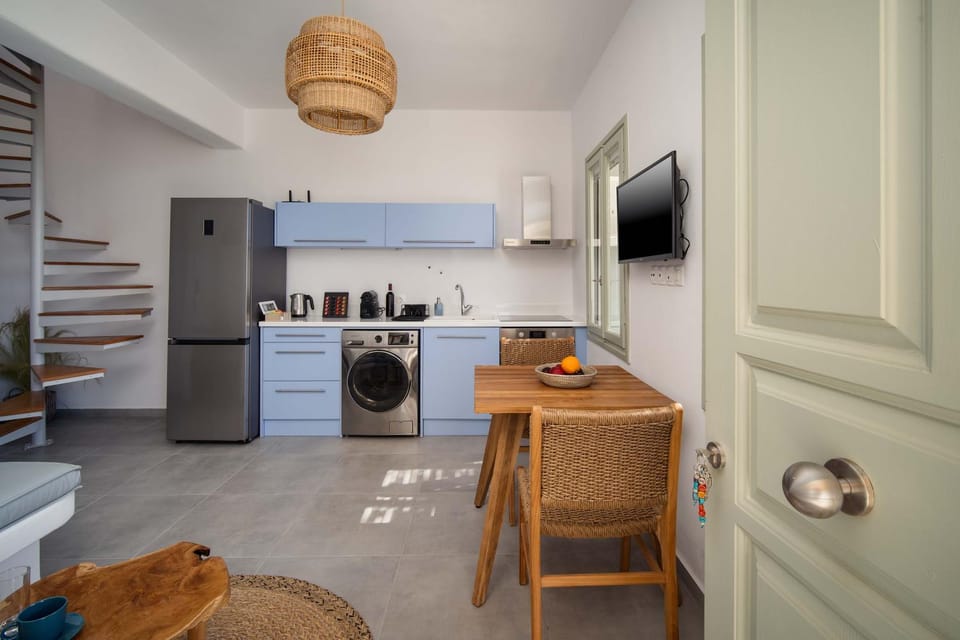 TV and multimedia, Kitchen or kitchenette, Living room, Seating area, Dining area, pet friendly, stove, washing machine