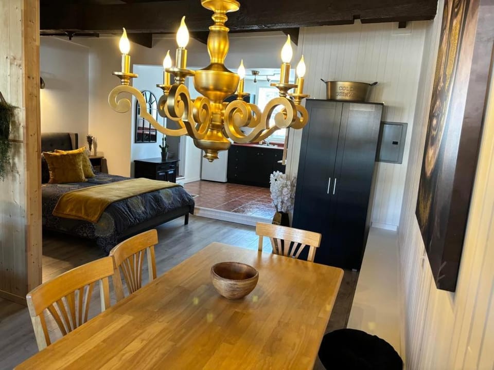 Living room, Photo of the whole room, Dining area, Bedroom, pet friendly