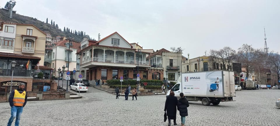 Day, Neighbourhood, City view, Location