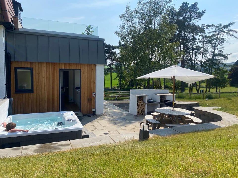 Patio, Natural landscape, BBQ facilities, Garden, Hot Tub, Balcony/Terrace