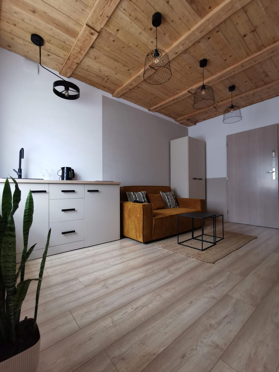 Kitchen or kitchenette, Living room, Seating area