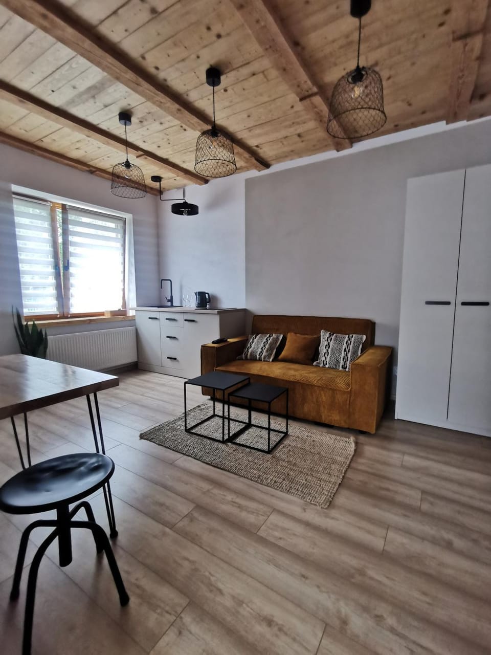 Kitchen or kitchenette, Living room, Seating area