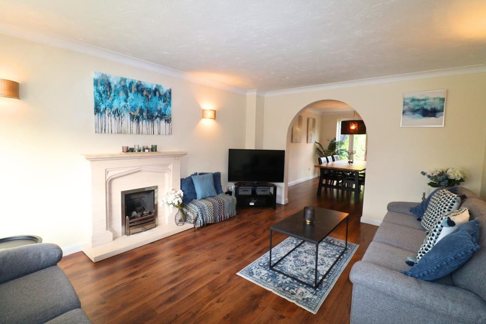 Communal lounge/ TV room, Living room