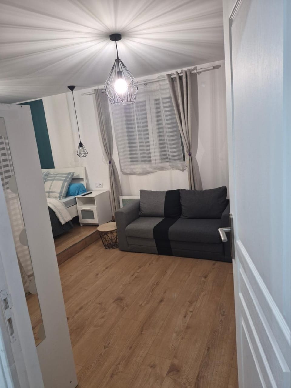 Photo of the whole room