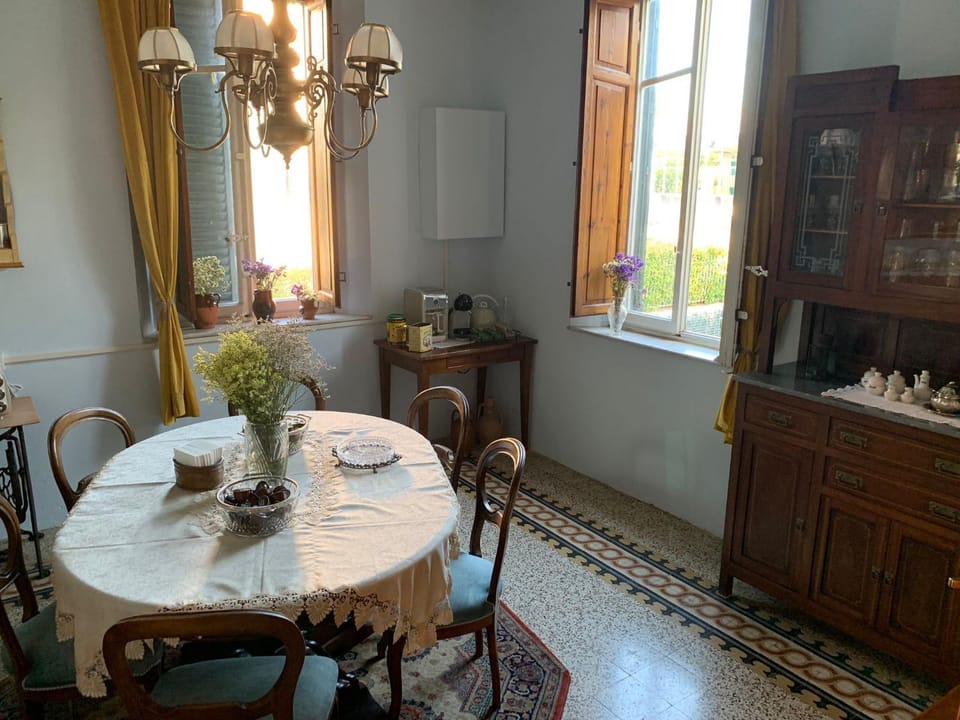 Coffee/tea facilities, Living room