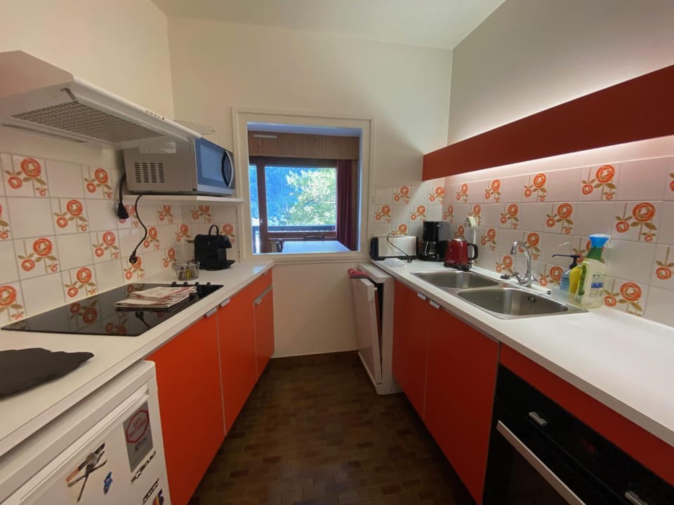 Kitchen or kitchenette, stove, kitchen