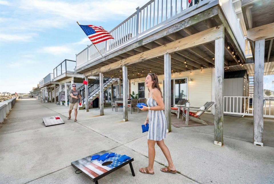 Anglesea Stunner Waterfront Relax to Surf Sounds Apartment in North Wildwood