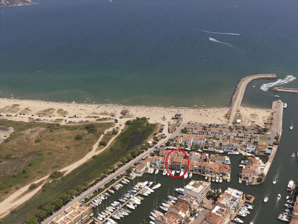 Property building, Bird's eye view, Beach, Beach, Location