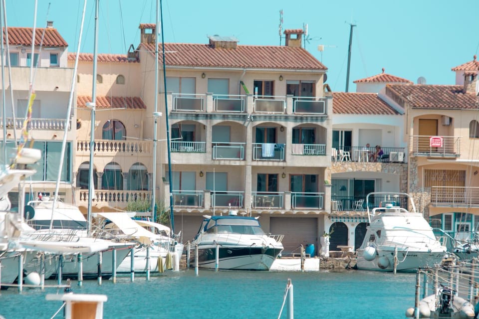 Property building, Day, Natural landscape, Lake view, River view, Sea view