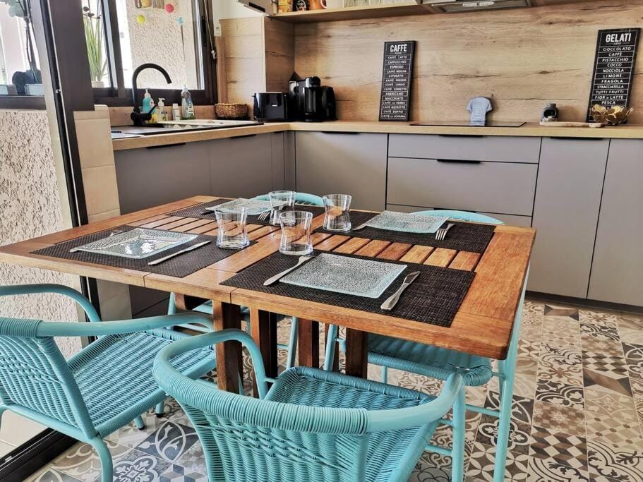 T2 au calme-vue mer et baie de Collioure-Clim-Garage Apartment in Collioure