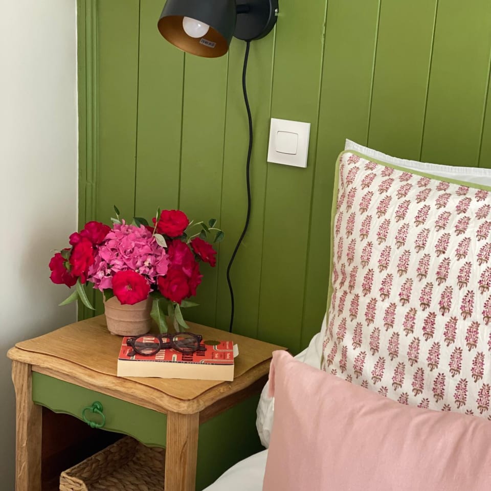 Bed, Decorative detail, Bedroom