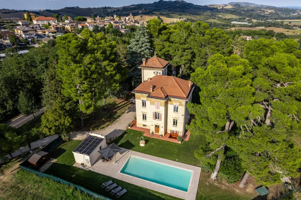 Property building, Bird's eye view, Swimming pool