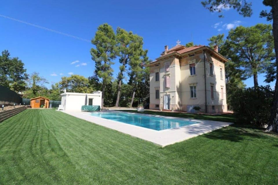 Property building, Day, Garden, Garden view, Pool view