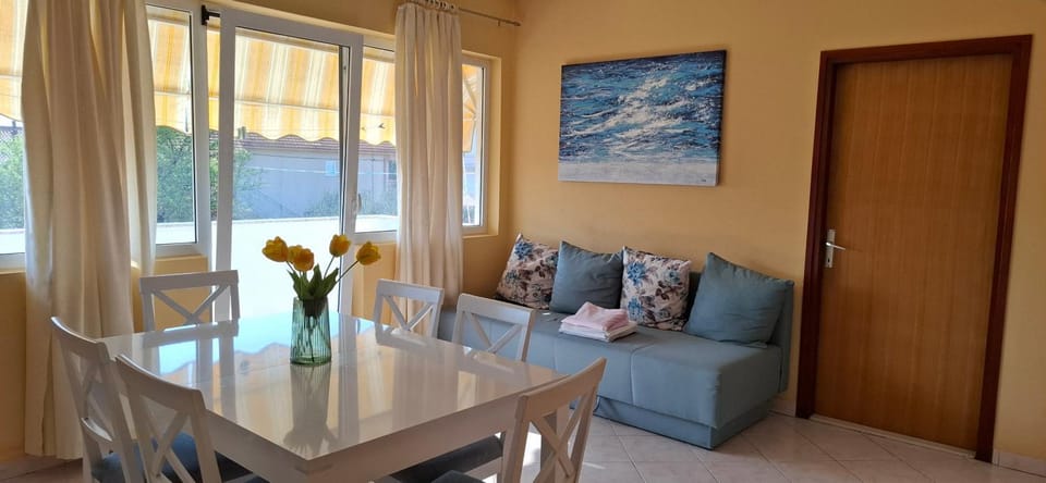 Balcony/Terrace, Dining area, Sea view, Family, Parking, microwave