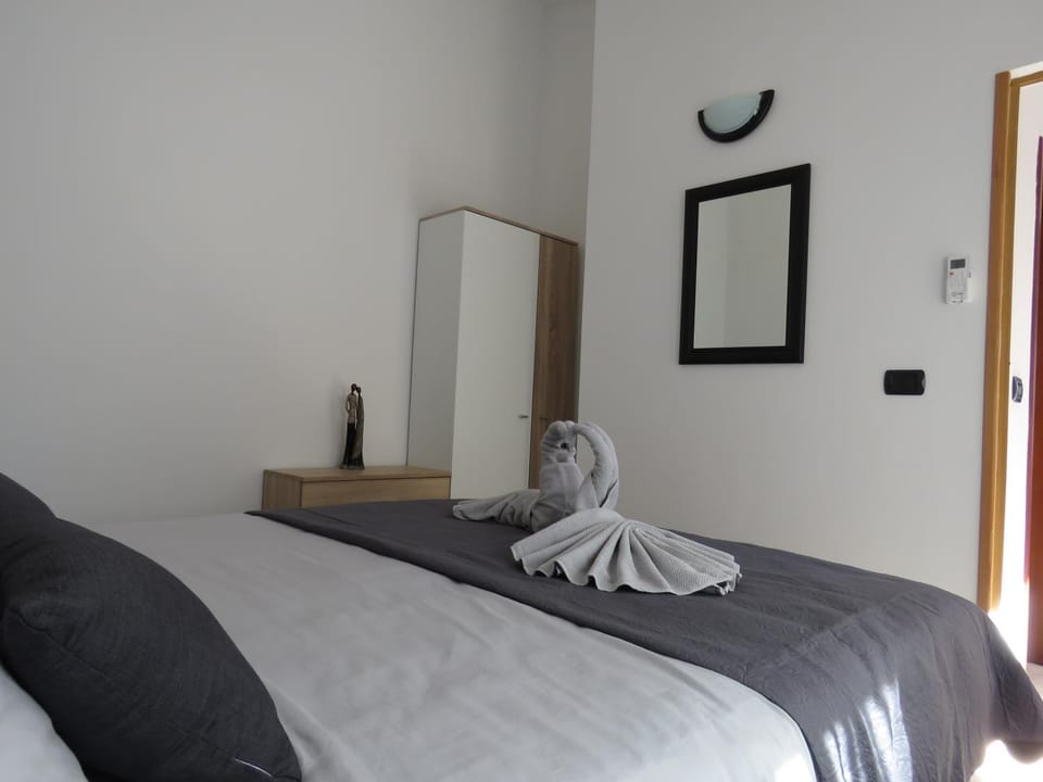 Bed, Bedroom, wardrobe