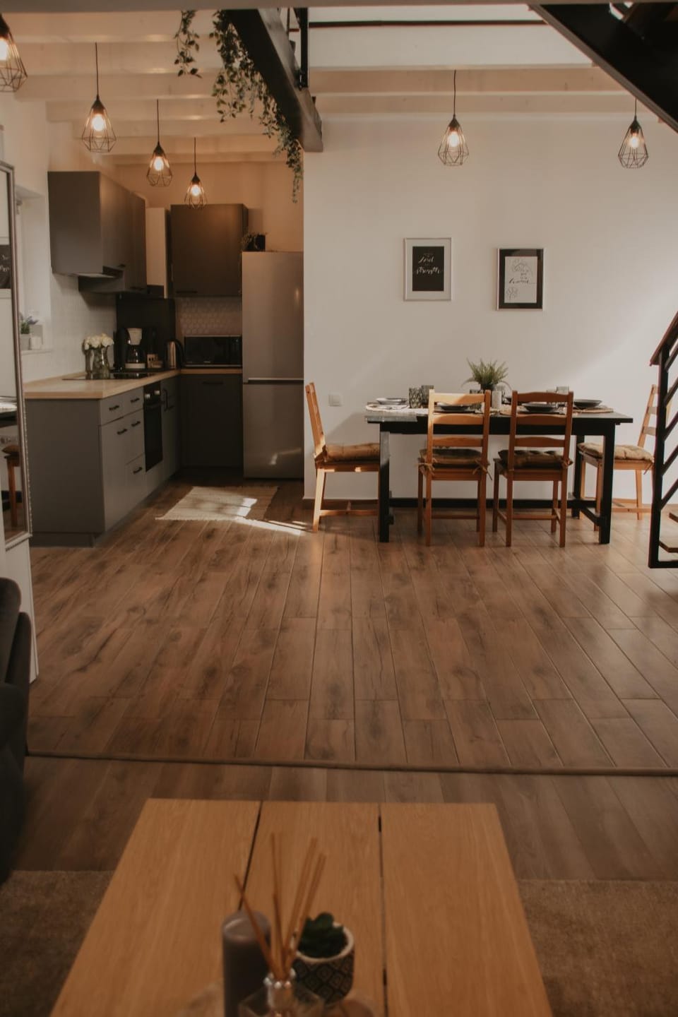 Kitchen or kitchenette, Living room, Seating area, Dining area