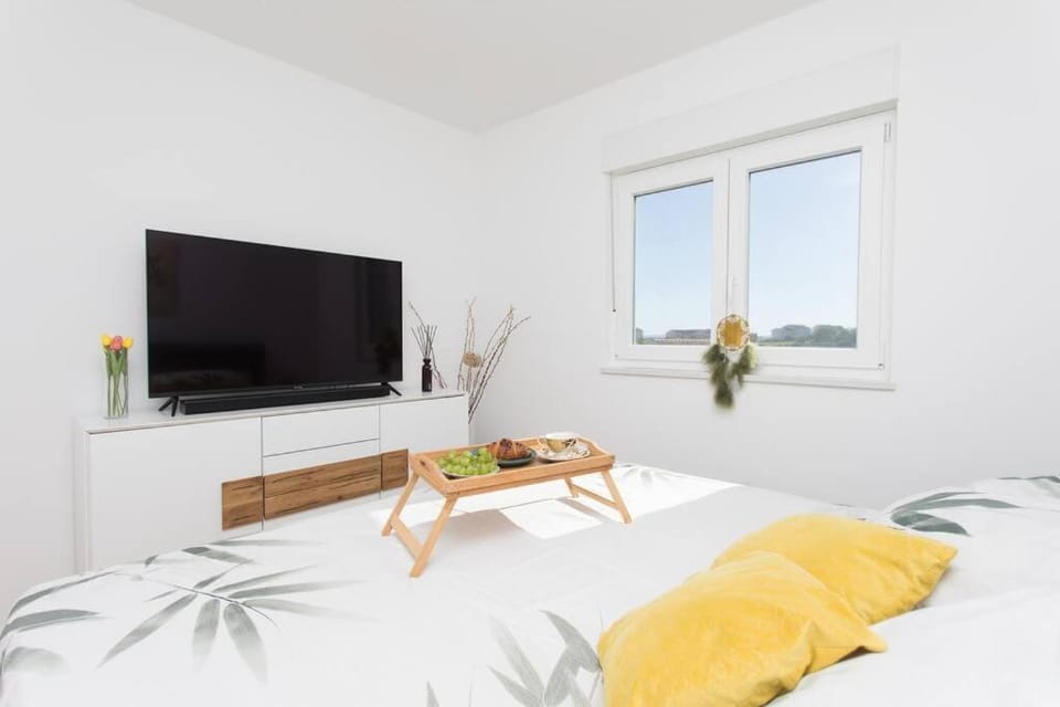 Bed, TV and multimedia