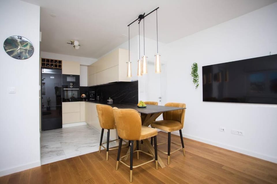TV and multimedia, Kitchen or kitchenette, Dining area, pet friendly, stove