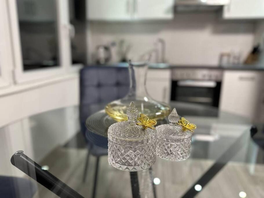 Kitchen or kitchenette, Seating area, Dining area
