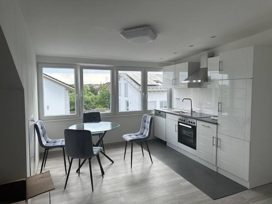 Kitchen or kitchenette, Seating area, dishwasher, oven