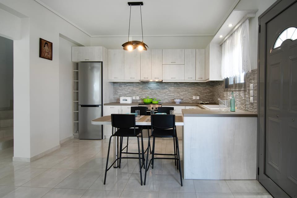 Kitchen or kitchenette, Dining area, dishwasher, minibar, oven, pet friendly, stove