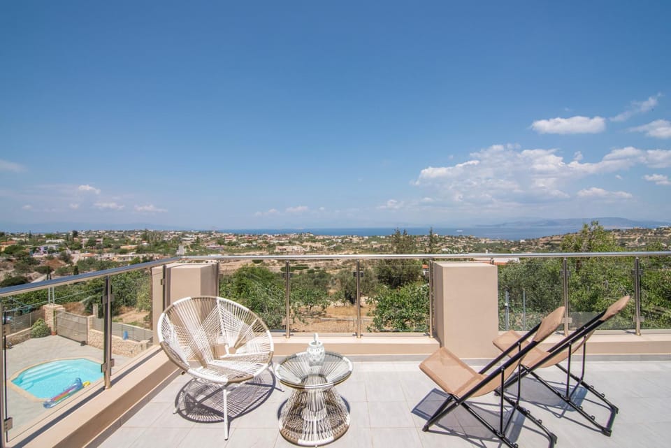 Patio, Day, Natural landscape, View (from property/room), Balcony/Terrace, Pool view, Sea view, Swimming pool, sunbed