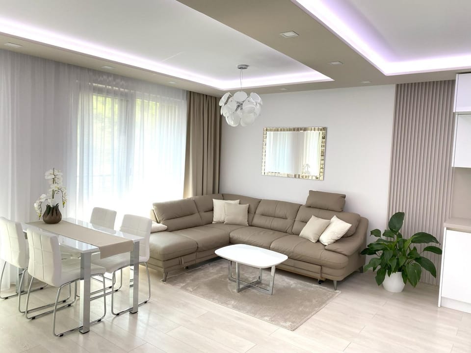 Die Eleganz - Exclusive Apartment near the City Center with Free Private Parking Apartment in Bratislava