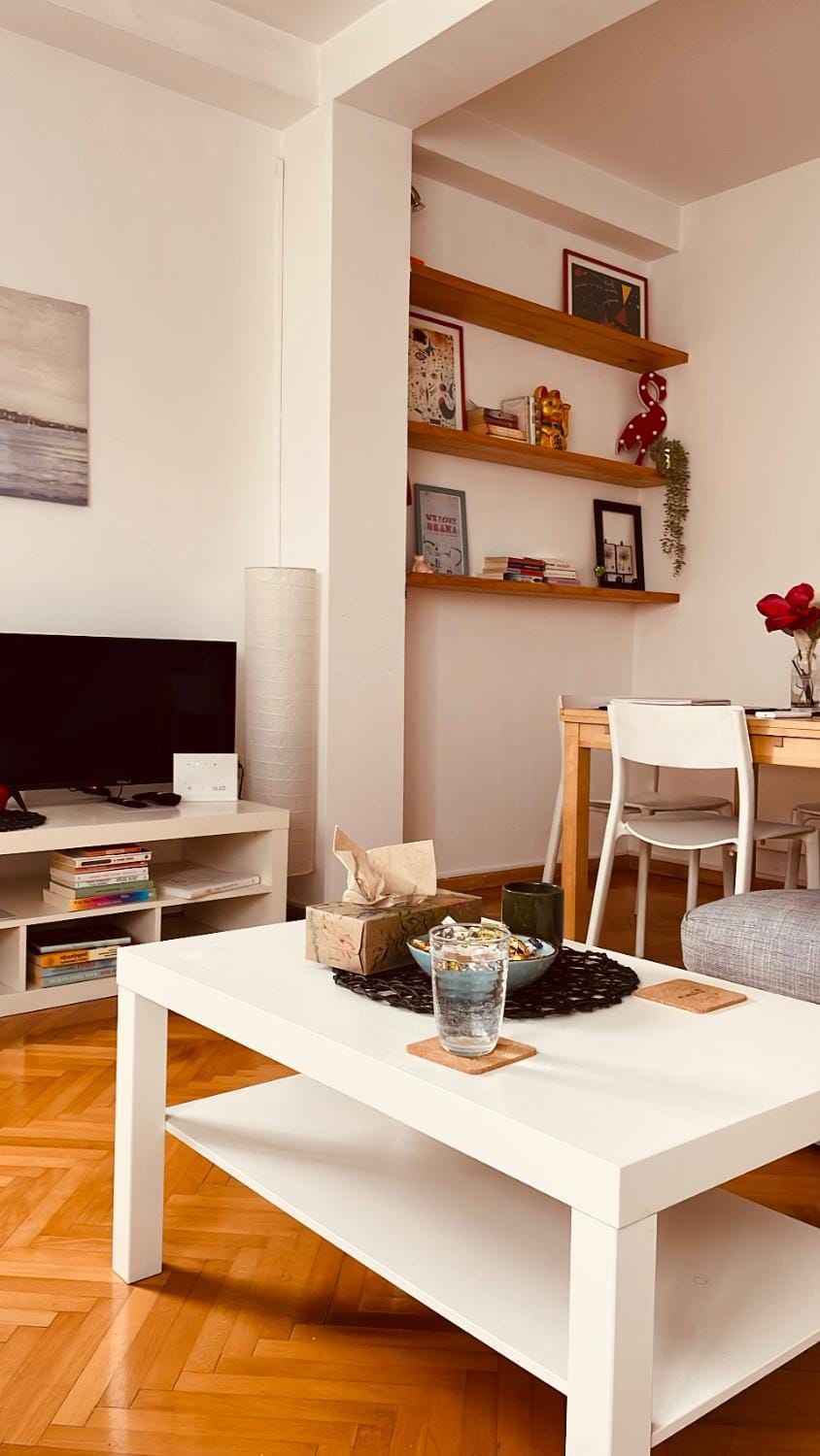 Day, TV and multimedia, Living room, Dining area