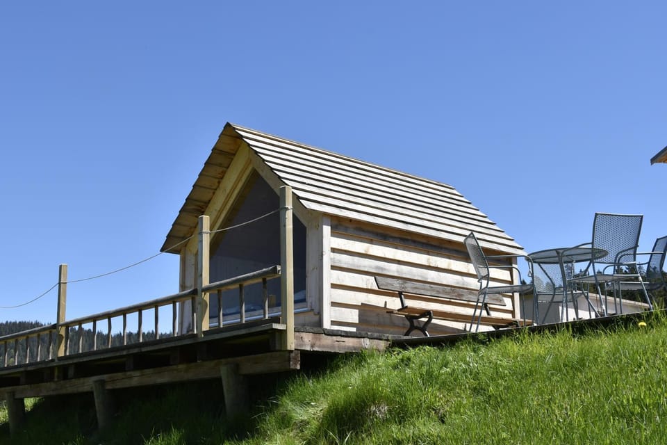 Drosera cabane et roulotte Luxury tent in Neuchâtel, Switzerland