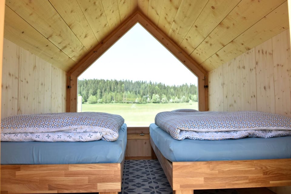 Drosera cabane et roulotte Luxury tent in Neuchâtel, Switzerland