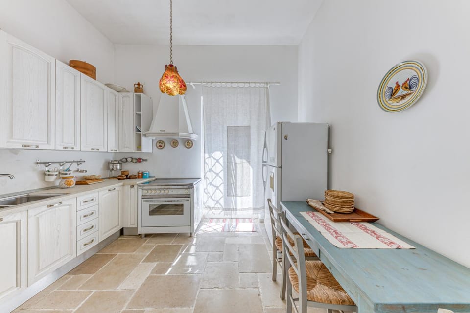 Property building, Kitchen or kitchenette, Living room