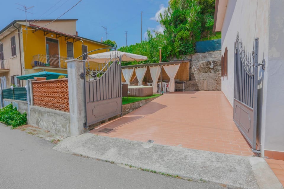 Property building, Street view, Parking