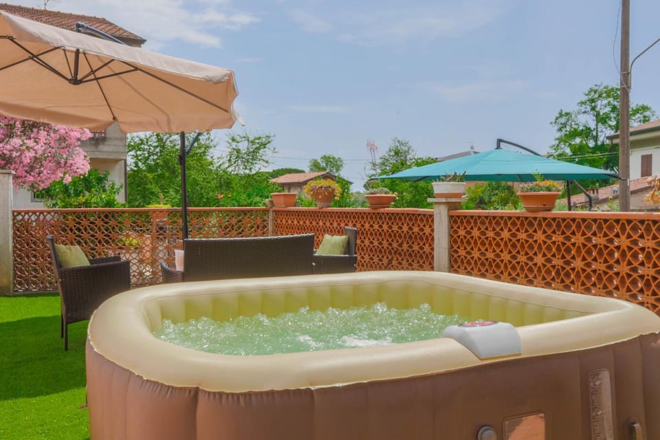 Day, Natural landscape, Hot Tub, Hot Tub, Garden view, Pool view