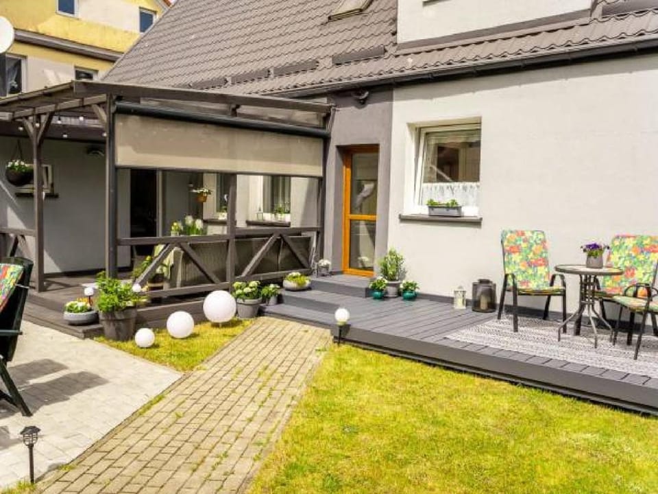 U Ewy! Pokoje gościnne z darmowym parkingiem! Duże ogrodzone podwórko! Centrum Ustki! Blisko Plaży! Vacation rental in Pomeranian Voivodeship