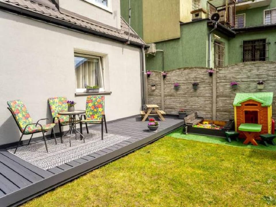 U Ewy! Pokoje gościnne z darmowym parkingiem! Duże ogrodzone podwórko! Centrum Ustki! Blisko Plaży! Vacation rental in Pomeranian Voivodeship