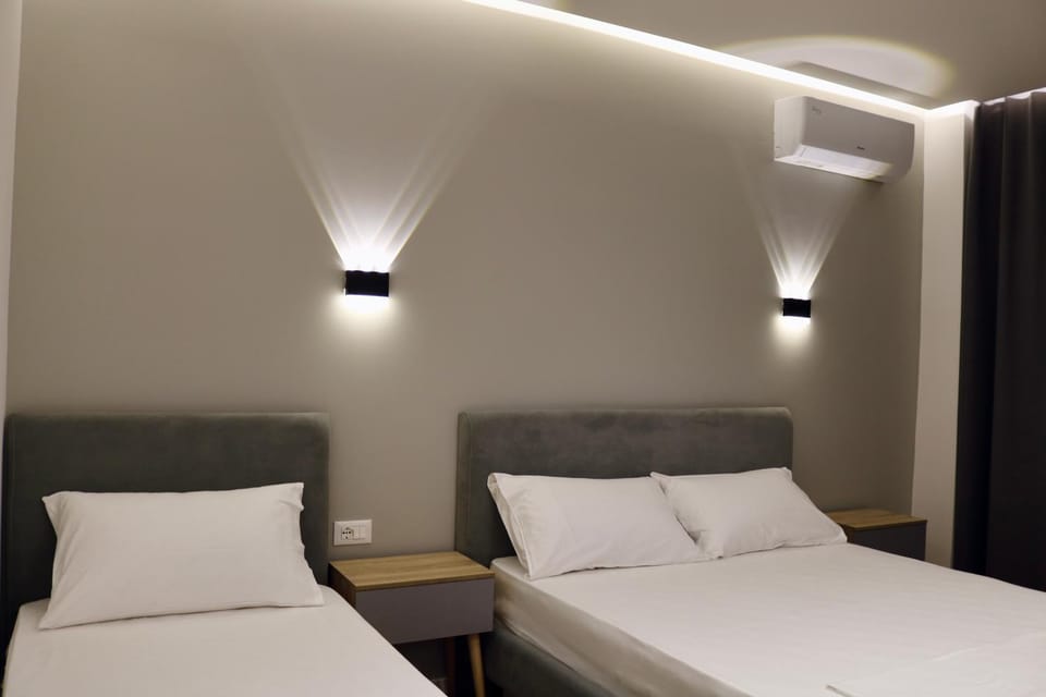 Bed, Photo of the whole room, Bedroom, air conditioner