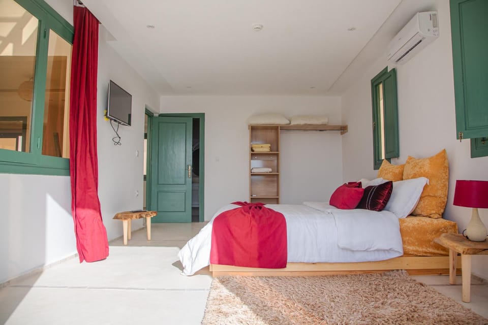 Bed, Photo of the whole room, Bedroom, wardrobe, air conditioner
