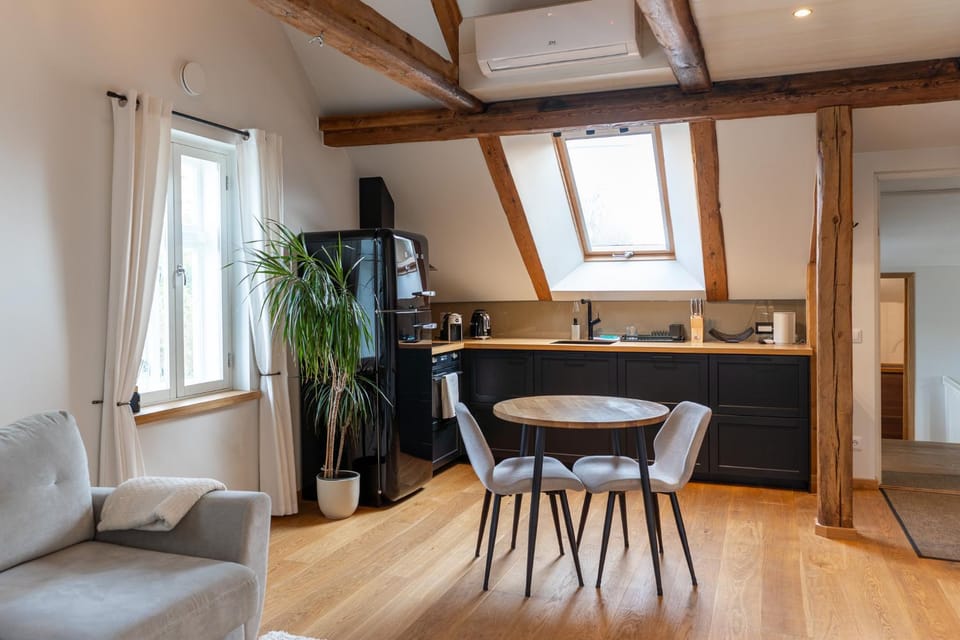 Kitchen or kitchenette, Seating area, Dining area