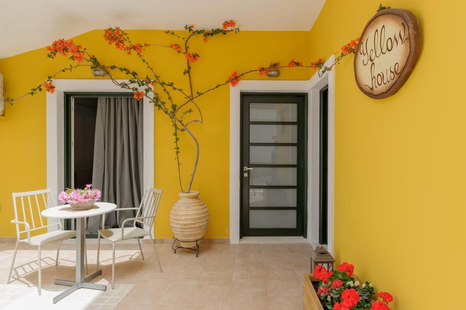 Yellow house Apartment hotel in Peloponnese, Western Greece and the Ionian