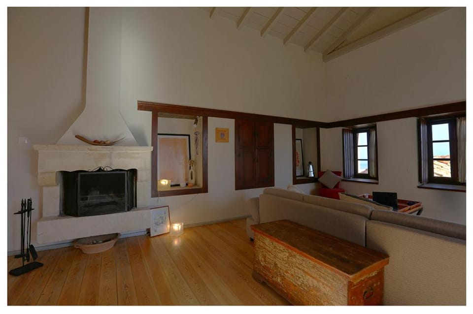 Daphne superior castle suite House in Islands