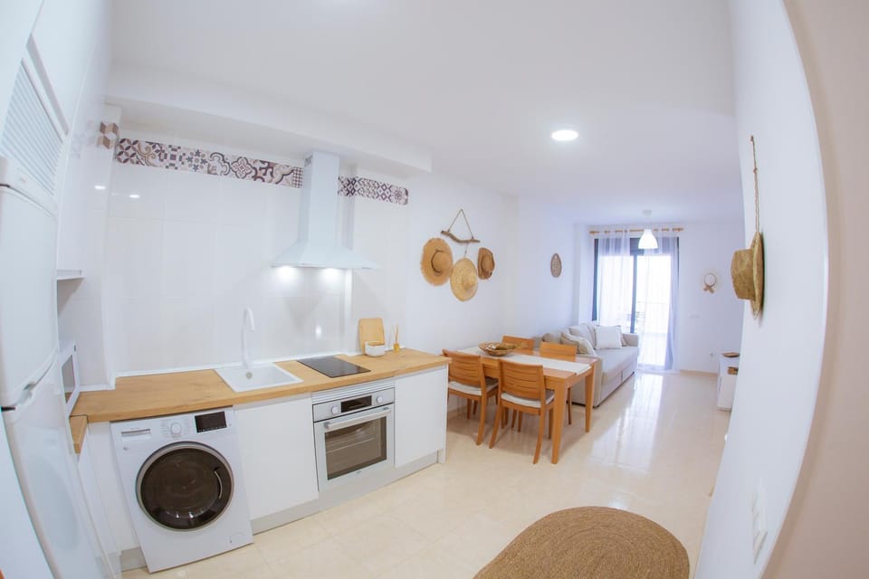 Kitchen or kitchenette, Living room, Seating area, Dining area, minibar, pet friendly, stove, washing machine, dryer