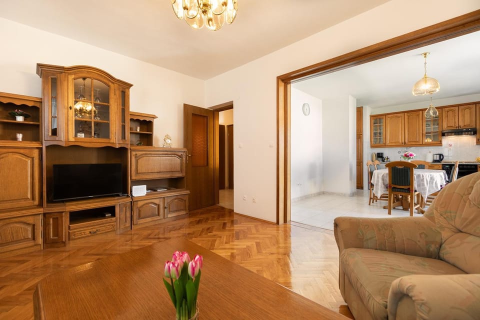 TV and multimedia, Seating area